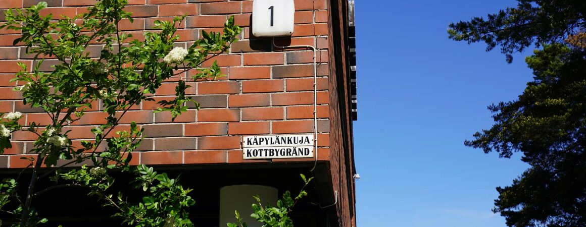 karjalatalon katuosoitekyltti Käpylänkuja 1